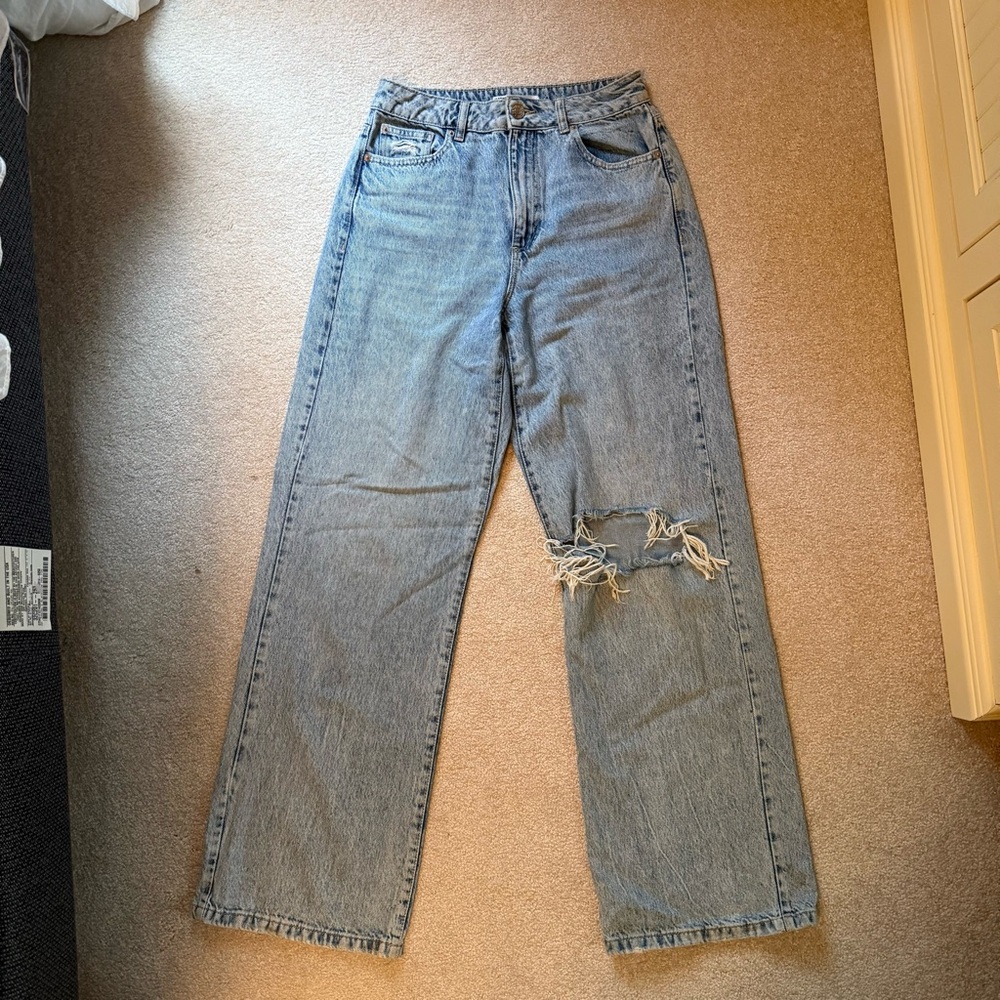 Street Wide Leg Garage Blue Jeans with a Rip